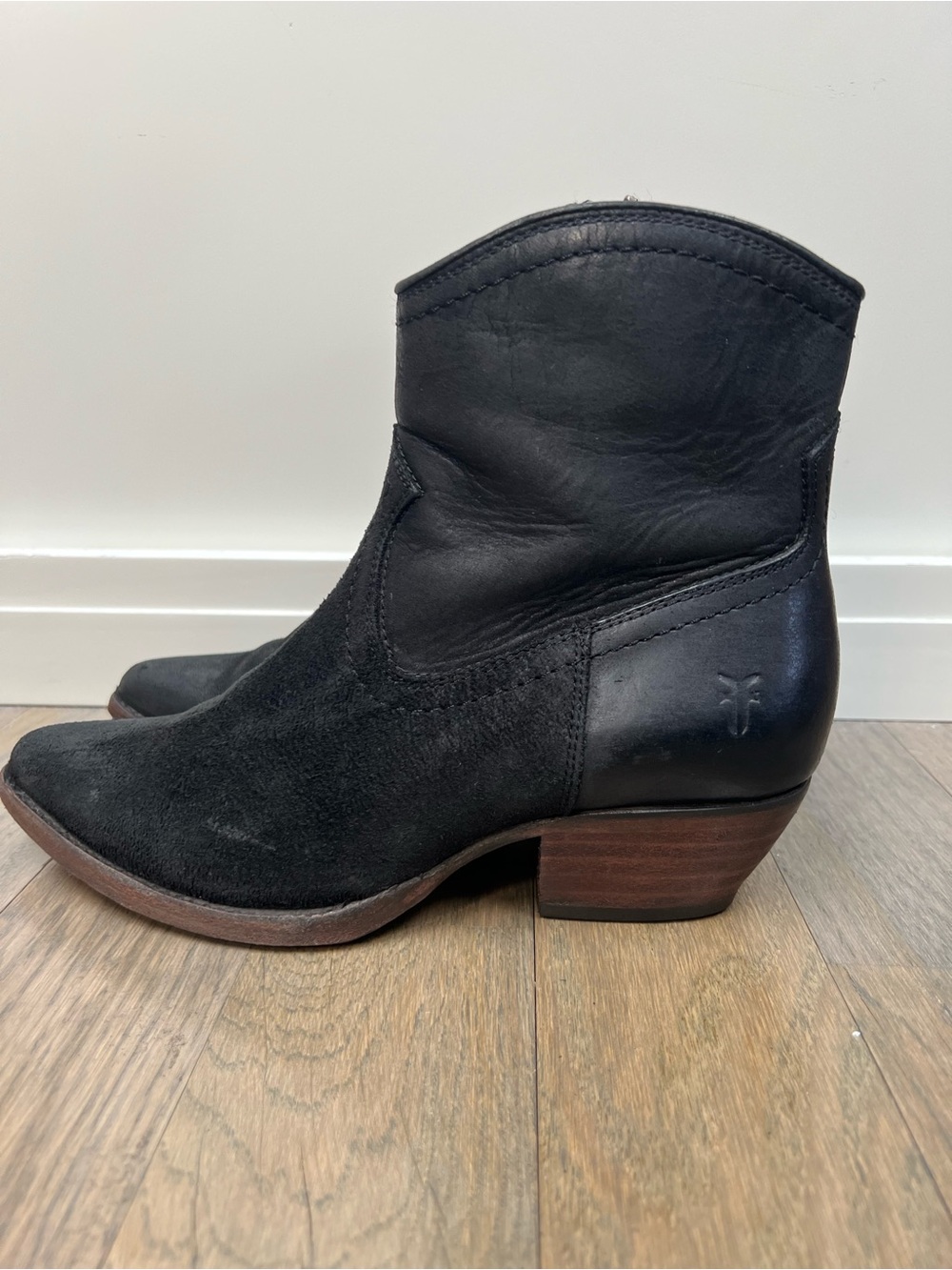 Frye Sasha Shortie Boots Womens 6 Black Leather Suede Western Ankle Bootie